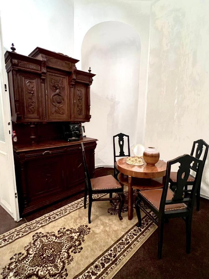 Csaky Palace Bratislava Apartment ภายนอก รูปภาพ